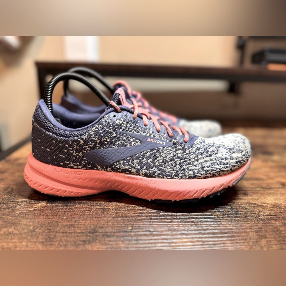 Brooks Launch 6‎ pink and blue Size 7.5